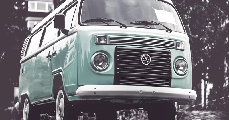 Comparatif : voiture ou bus, quelle option pour cinq jours ?